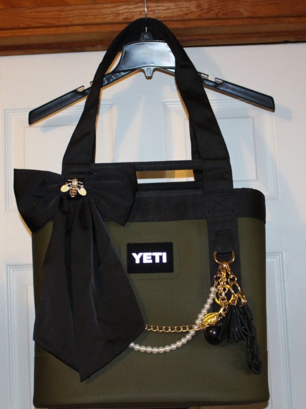 NWOT YETI CAMINO 20 with YETI SIDEKICK DRY CASE & CHARMS STUNNING!! - Picture 5 of 16
